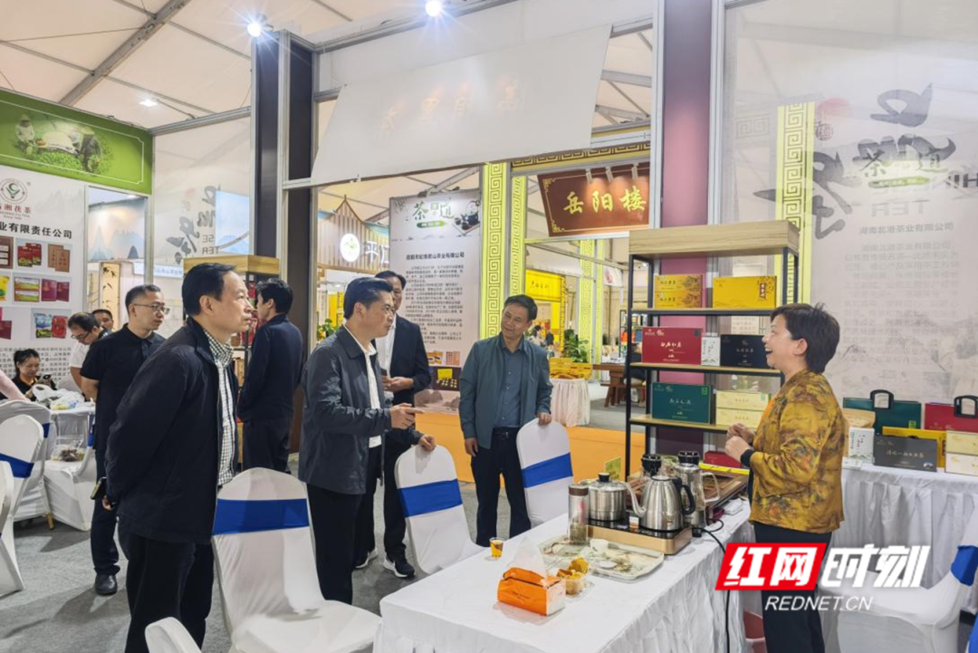盛世興茶③|白石名茶閃耀岳陽(yáng)茶博會(huì)，芬芳滿座迎八方來(lái)客